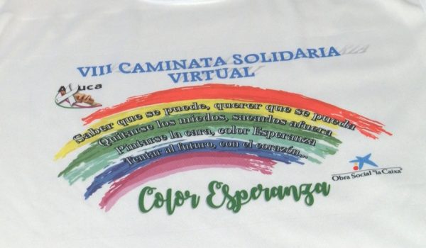 Detalle de la nueva camiseta, con el lema de la asociación