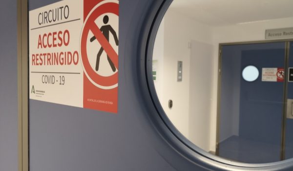 Se han habilitado dos puestos adicionales en la UCI que se añaden a la reciente ampliación de este espacio, alcanzando la totalidad de diez camas.