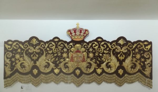 Las bambalinas fueron restauradas en 2018 por José Antonio Grande de León.