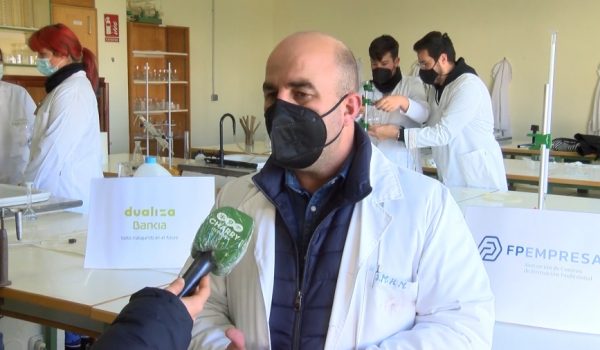 Juan María Hernández, director del Departamento de Industrias Alimentarias del centro educativo rondeño, se ha mostrado muy orgulloso y satisfecho con el trabajo que están realizando los alumnos