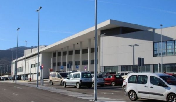 Un total de 64 pacientes diagnosticados con coronavirus continúan ingresados en el Hospital Comarcal.