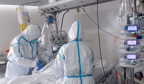 Profesionales de la Unidad de Cuidados Intensivos del Hospital Comarcal de la Serranía.