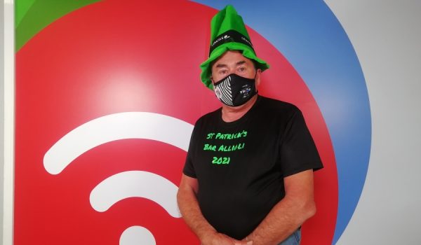 Darwent asegura que regalará sombreros a los clientes que consuman la pinta OHara, que mañana contará con un precio especial.