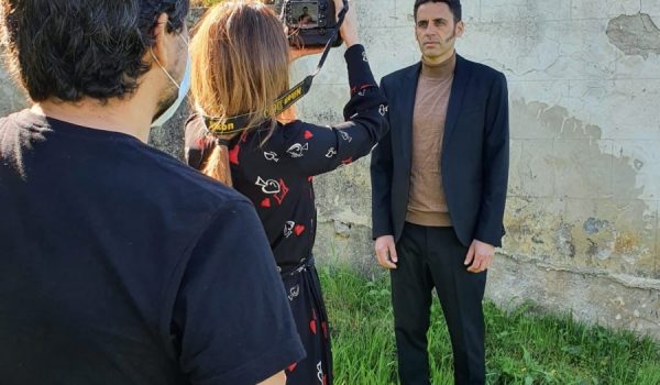 Becerra ha seleccionado localizaciones en un entorno natural.