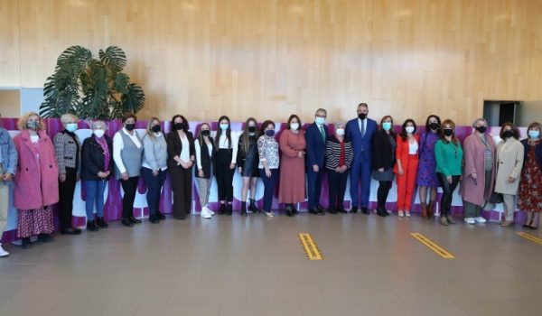 Los galardones se entregan para premiar a mujeres que por su trayectoria han contribuido a visibilizar a la mujer en los municipios de la provincia.