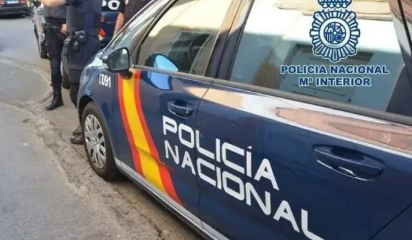 El detenido huyó de los agentes en el momento de su identificación.