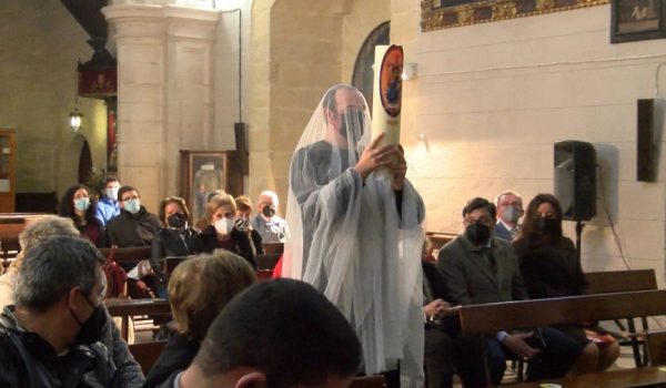 El Hermano Mayor Miguel Becerra protagonizó el acto final que representaba la Resurrección de Cristo.