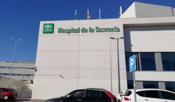 La cifra de ingresos relacionados con la pandemia continúa siendo de 18, cuatro de los cuales continúan hospitalizados en la Unidad de Cuidados Intensivos.