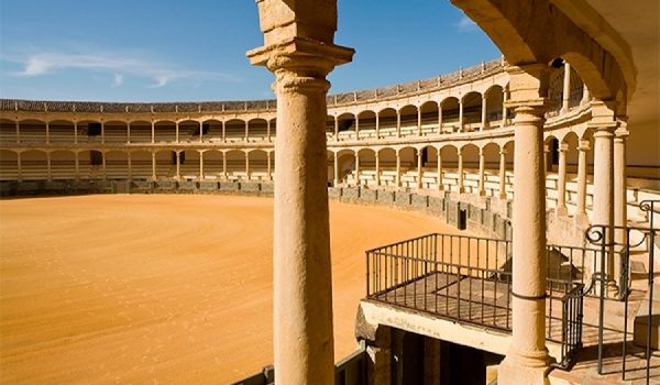 El proyecto reúne los trabajos de más de dos décadas, encaminados a la protección de un patrimonio singular, con especial atención tanto a los  inmuebles, a los bienes muebles asociados y también a un rico fondo documental.