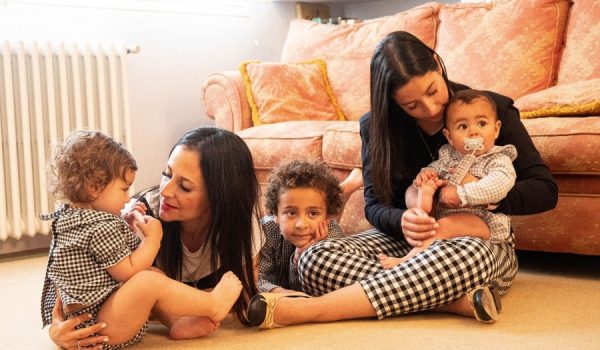 Las rondeñas Irene y Laura compaginan sus profesiones como dentista y fisioterapeuta con su pasión por la moda infantil.