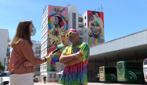 Okuda suele firmar una media de 60 proyectos anuales por todo el mundo.