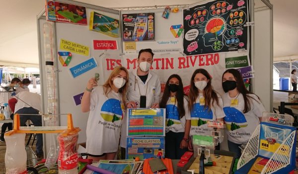 Los estudiantes intervinieron desde sus respectivos stands para dar a conocer sus proyectos de investigación.