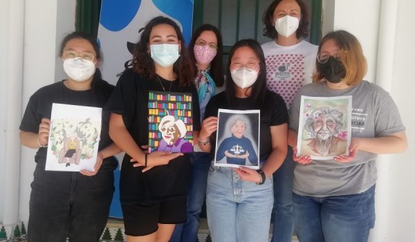 Las alumnas han utilizado diversidad de técnicas artísticas para retratar a la escritora.