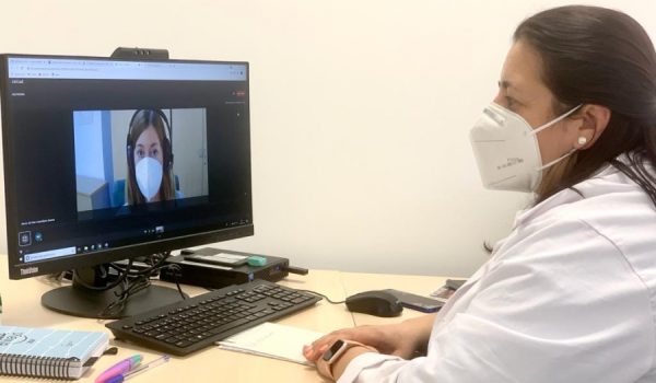 La primera sesión se ha desarrollado entre la referente de calidad del área, Mª Mercedes Carrasco, y los mentores de la Agencia de Calidad Sanitaria de Andalucía.