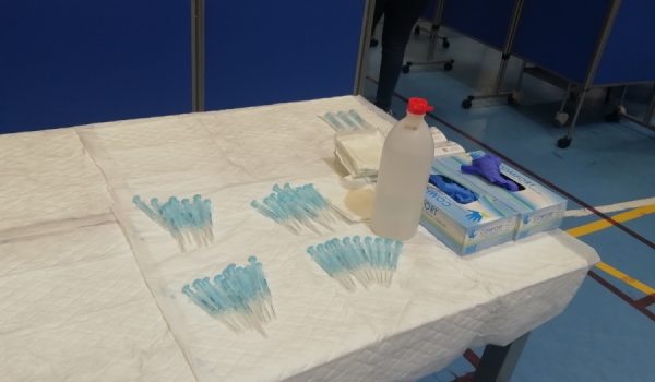 Los pacientes que tengan de 50 años en adelante pueden pedir cita para acceder a la vacunación contra el COVID-19.