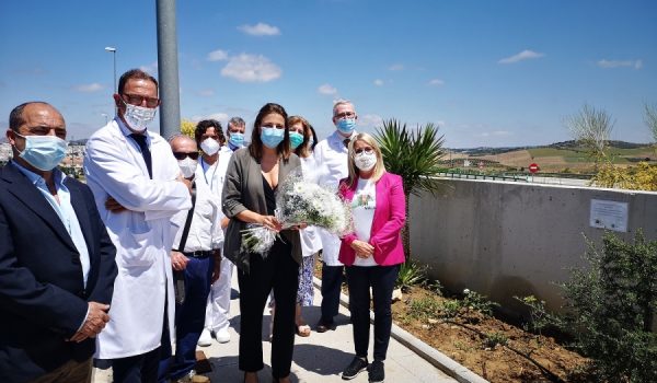 Varios representantes políticos y saniarios han participado del homenaje a los donantes.