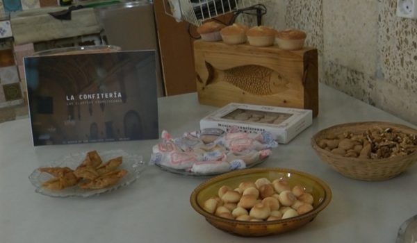 El libro contiene 18 recetas de dulces artesanales