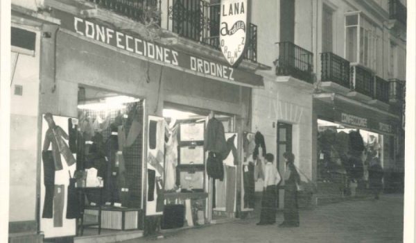 Fachada de uno de los locales de Confecciones Ordóñez