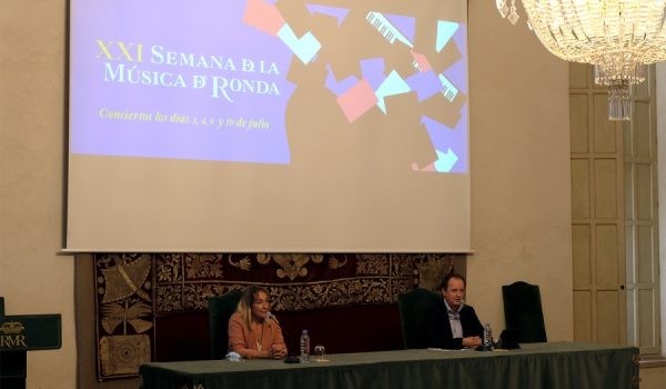 La delegada de Cultura, Alicia López, y el director de la Real Maestranza, Ignacio Herrera, han ofrecido esta mañana todos los detalles de la nueva edición de la Semana de la Música.