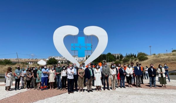El acto ha contado con la presencia de buena parte de la corporación local, además del gerente del Servicio Andaluz de Salud, Miguel Ángel Guzmán, el delegado provincial, Carlos Bautista o Emilia Garrido en representación de la Fundación Unicaja.