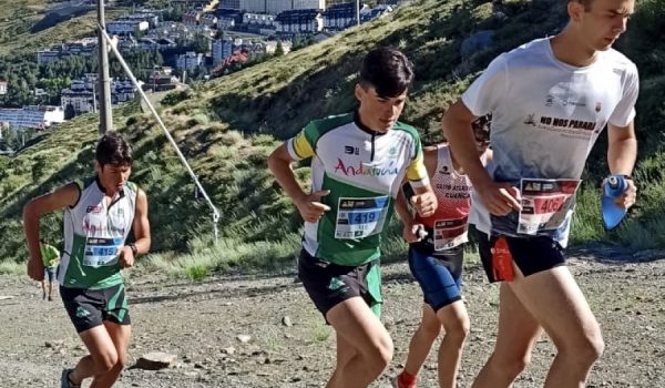 Porras, con el número 419, ha competido en esta ocasión con la camiseta de la Federación Andaluza de Montañismo en lugar de la de su club, el Ascari Harman Trail Running