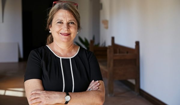 Elvira Roca considera que los resquicios del exotismo perjudican hoy en día la visión de España en el mundo.