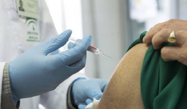 El personal del Área Sanitaria de la Serranía ya convoca a vecinos nacidos en 1990 y años posteriores para la vacunación contra el COVID-19.