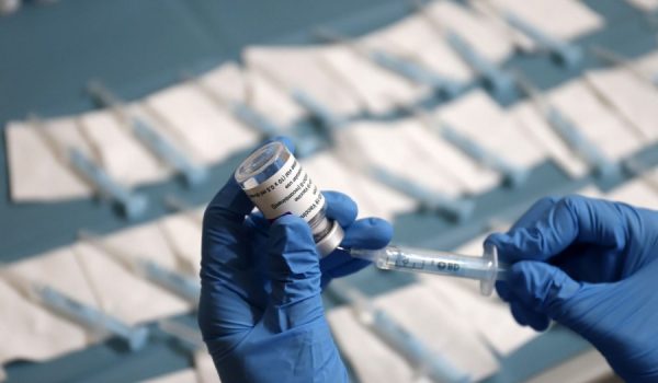 El Área Sanitaria de la Serranía comenzará a vacunar desde este jueves a los mayores de 16 años