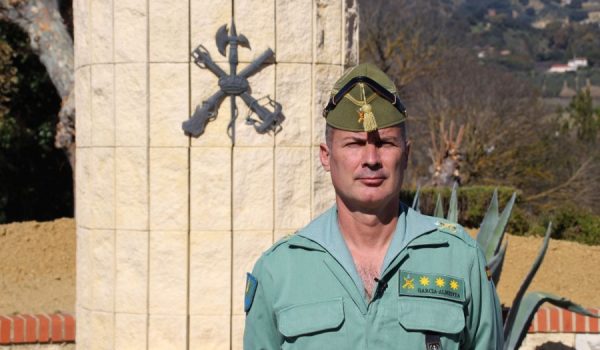 El todavía coronel, en el Patio de Armas General Pallás durante una entrevista concedida a CharryTV