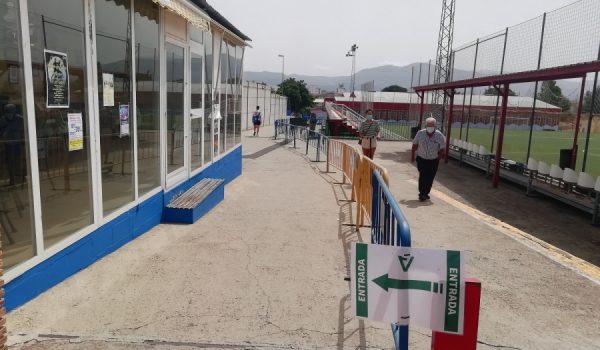 Los menores nacidos en 2007, 2008 y 2009 ya pueden solicitar cita para vacunarse contra el COVID-19 en el Polideportivo Municipal El Fuerte.