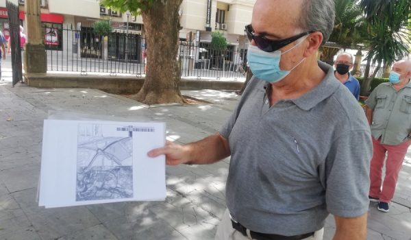 Rubira muestra los planos a los que ha tenido acceso el colectivo