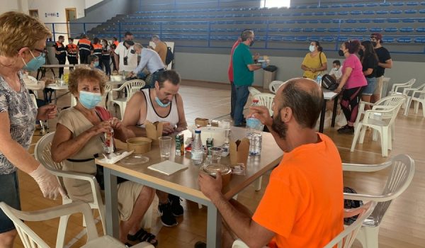 Las personas desalojadas fueron trasladadas a las instalaciones deportivas del barrio San Francisco.