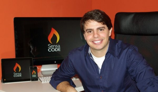 El ingeniero informático rondeño, en su habitual lugar de trabajo.