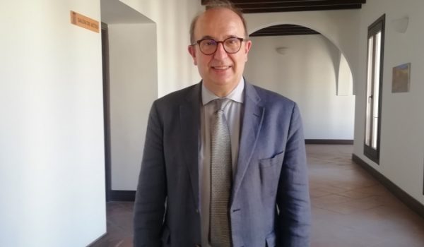 Torres Albero ha dedicado su ponencia a las motivaciones del trabajo científico.