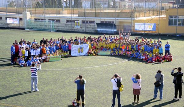 Numerosos equipos de las provincias de Sevilla, Cádiz y Málaga se dieron cita en este torneo solidario.