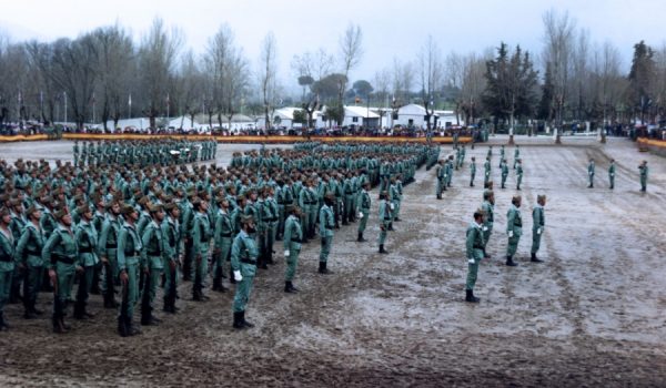 Imagen de un acto en el Cuartel de Ronda poco después de la llegada de La Legión a nuestra ciudad