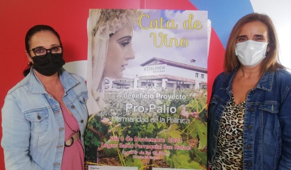 Loli Pacheco (izquierda) y Lola Valle (derecha), secretaria y tesorera de la Hermandad de La Pollinica