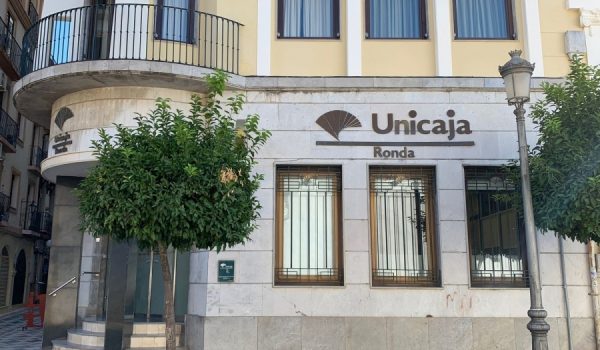 El ERE contempla el despido de 1.500 trabajadores y el cierre de 400 oficinas