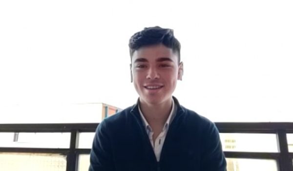 Raúl Porras nos atiende a través de videoconferencia desde Granada, donde cursa un grado universitario en Económicas