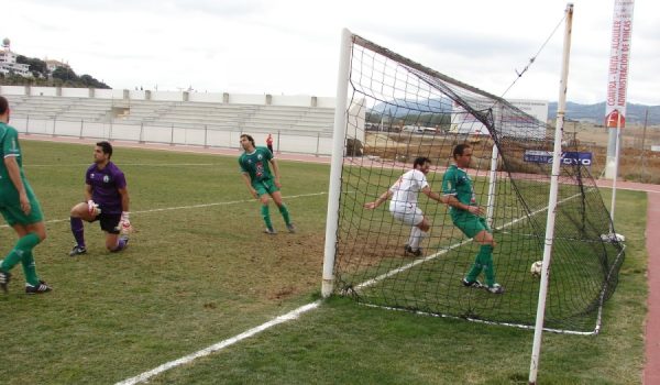 Corbacho volvió a marcar y ya suma tres dianas en la presente temporada.