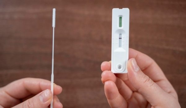 Un total de 18 vecinos de la Serranía han dado positivo en las pruebas diagnósticas del virus entre el jueves y hoy viernes.