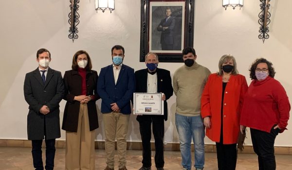 Lasanta es Vocal del Consejo Social de la Universidad de Málaga y miembro de la Asociación Cultural Ateneo de Málaga.