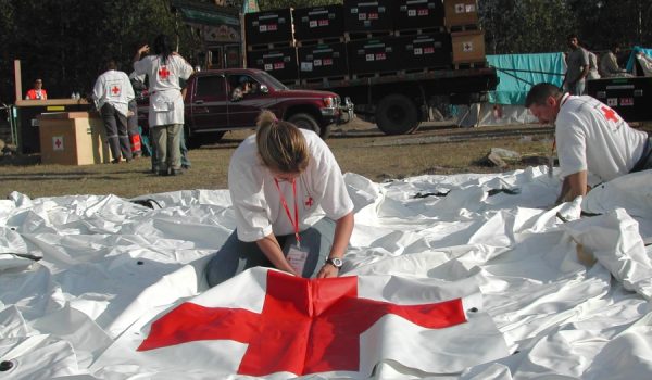 La participación de voluntarios permite trabajar con los más necesitados.