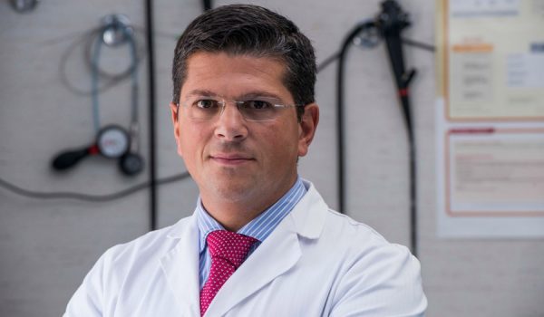 Domínguez desarrolla su labor como especialista del aparato digestivo en el Hospital Cruz Roja de Córdoba.