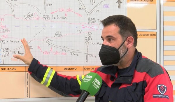 Bautista nos ha ofrecido una explicación del trabajo realizado en el parque de bomberos de Ronda