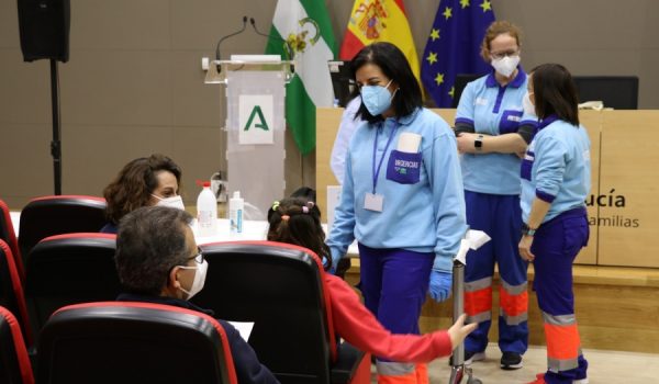 La vacunación infantil contra el COVID-19 continúa llevándose a cabo en el Hospital Comarcal.