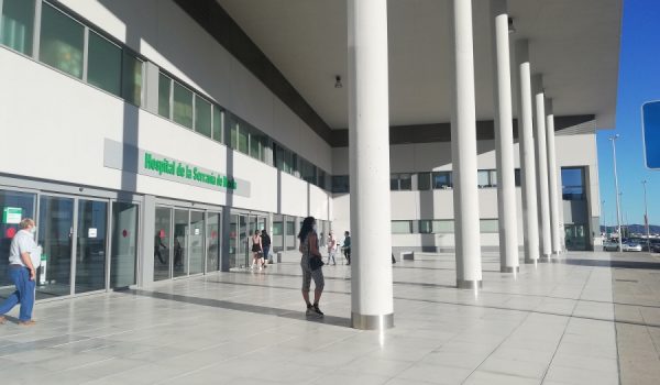 Nueve personas están siendo atendidas en el Hospital Comarcal, tres de ellas en la UCI