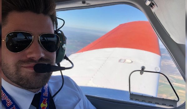 Anillo pidió una excedencia para formarse como piloto con una aerolínea española.