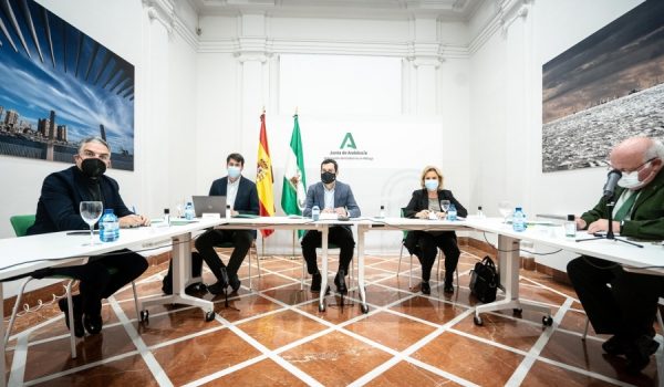 Moreno ha decidido ampliar el rango de edades para recibir la vacuna contra el COVID-19 tras su reunión con el Comité de Expertos.