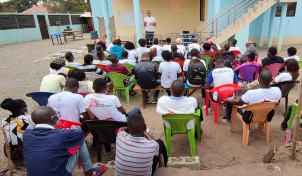 Sánchez durante una formación en la provincia de Cabo Delgado.